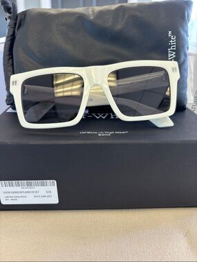 Off-White White Square Sunglasses with Dark Grey Lenses